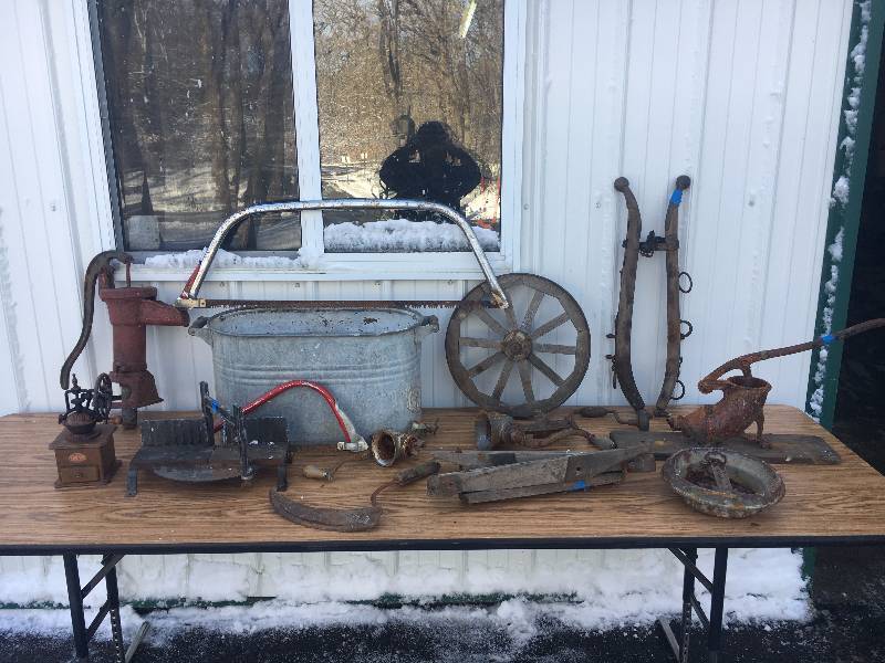 lot 24 image: Lot of Misc Vintage Items