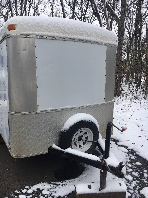lot 1 image: Enclosed Trailer - 6 X 10