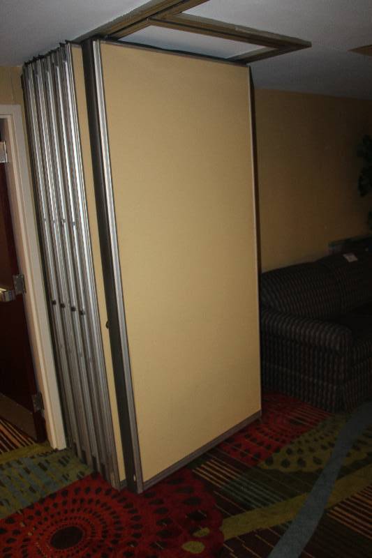 lot 2370 image: Air Wall