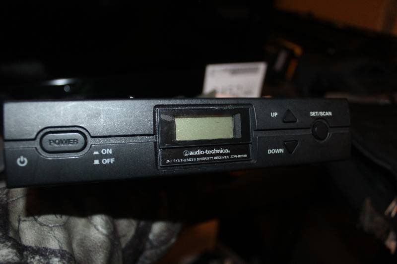 lot 2469 image: Audio Technica UHF Synthesized Diversity Receiver