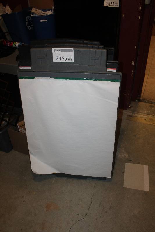 lot 2465 image: Lot of (3) Easel