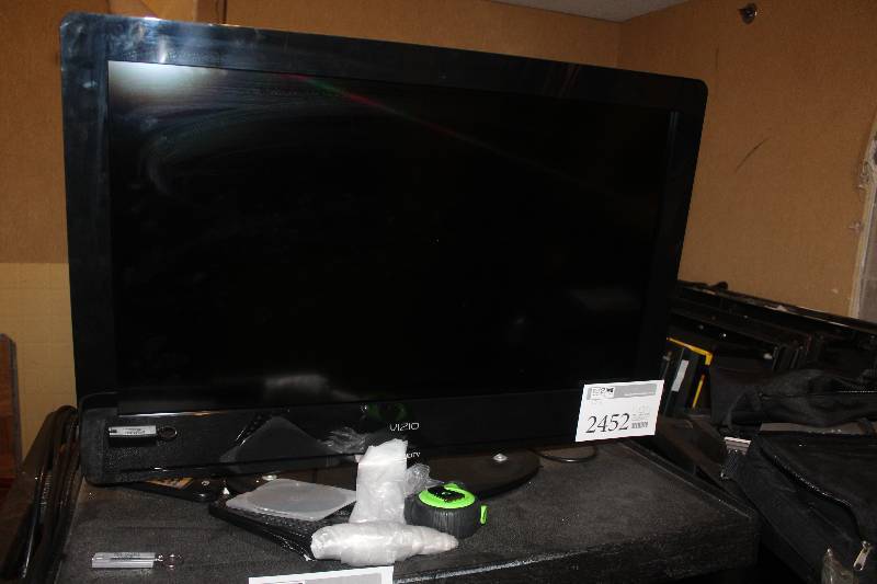 lot 2452 image: Vizio 32 Flat Screen TV