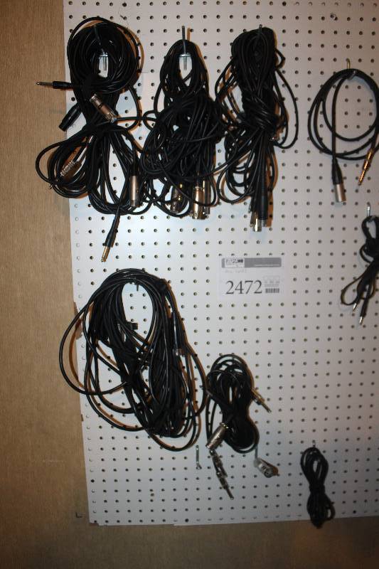 lot 2472 image: Lot of Microphone Cords
