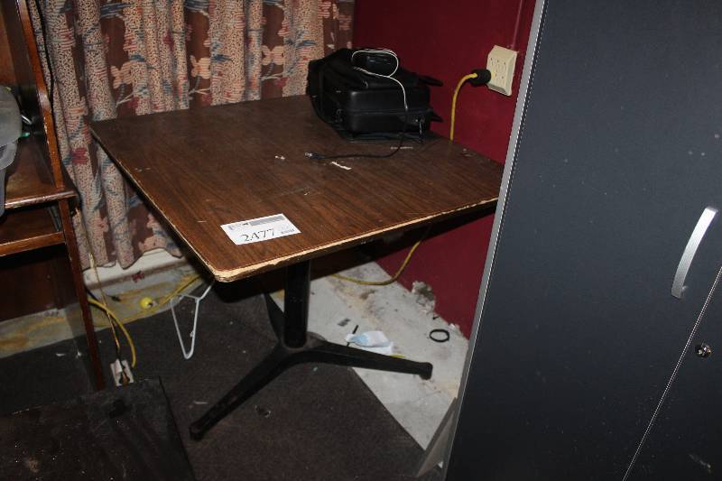 lot 2477 image: Table