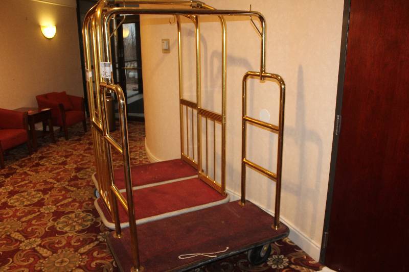 lot 2482 image: 4-Wheel Bellhop Luggage Rack