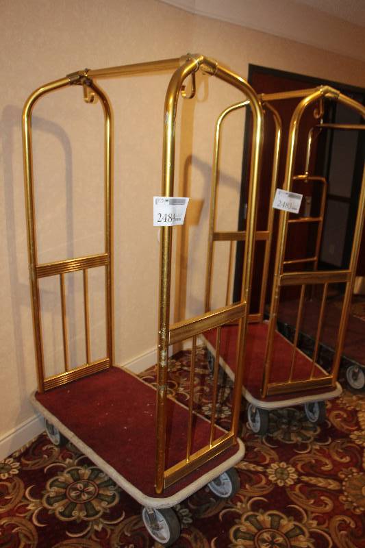 lot 2484 image: 4-Wheel Bellhop Luggage Rack