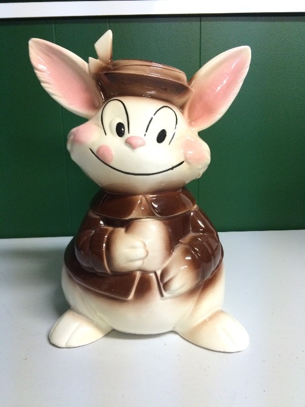 lot 8 image: COOKIE JAR - VINTAGE RABBIT