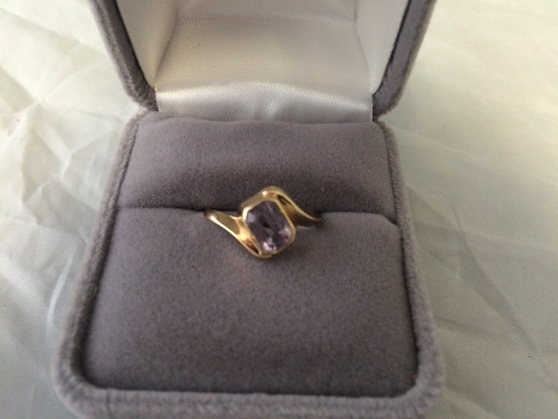 lot 12 image: 10K GOLD RING