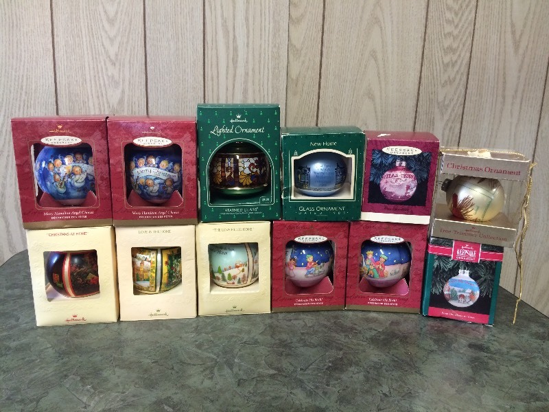 lot 44 image: 12 HALLMARK BALL ORNAMENTS
