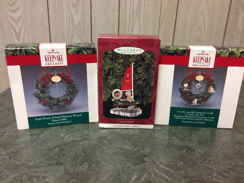 lot 48 image: HALLMARK ORNAMENTS - FROSTY FRIENDS