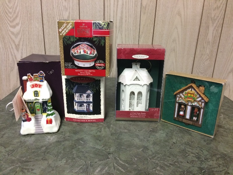 lot 55 image: 5 HALLMARK ORNAMENTS - HOUSES