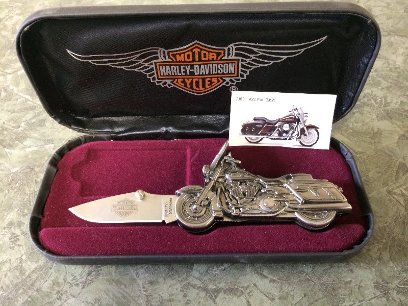 lot 63 image: HARLEY-DAVIDSON KNIFE IN CASE