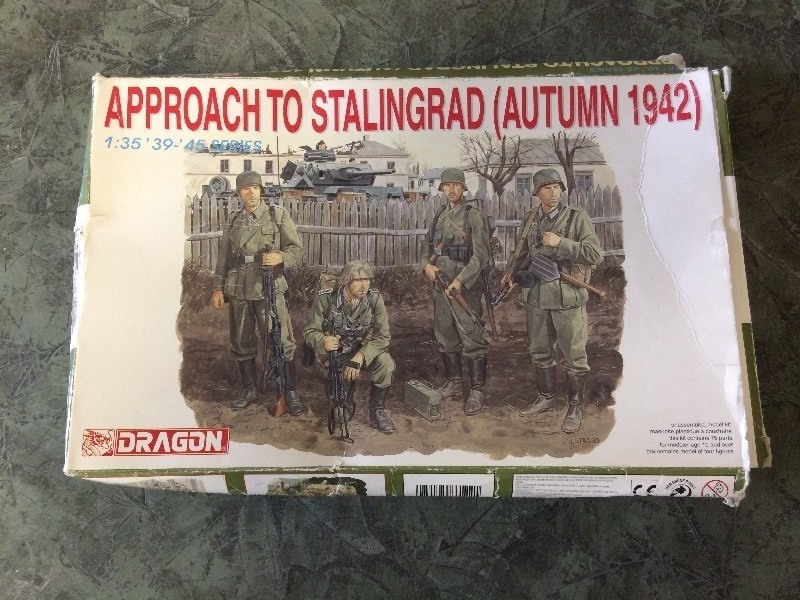 lot 65 image: DRAGON APPROACH TO STALINGRAD MODEL
