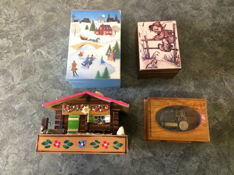 lot 67 image: 4 VINTAGE MUSIC BOXES