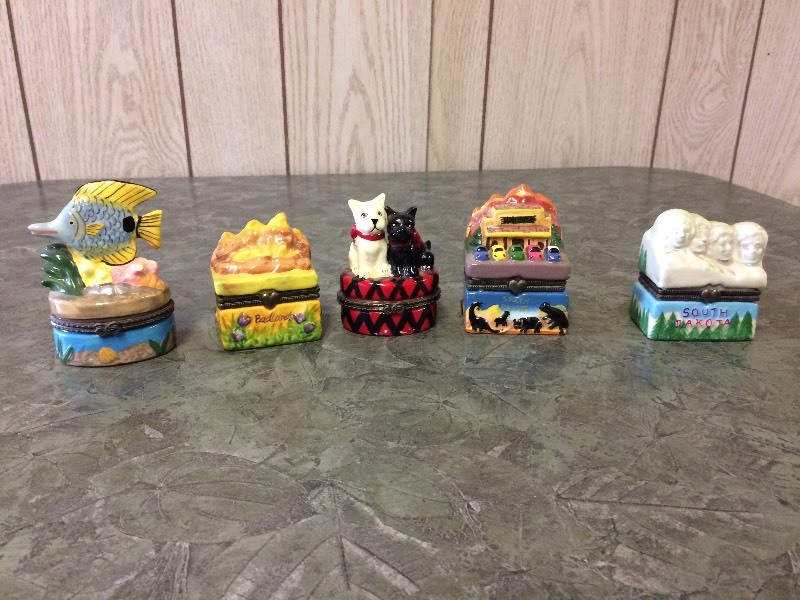 lot 69 image: 5 TRINKET BOXES