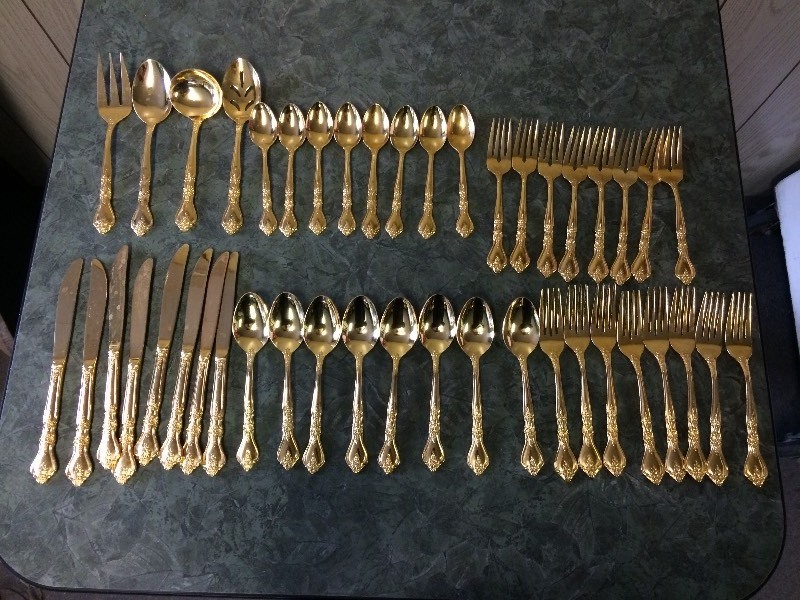 lot 72 image: ROGERS GOLDTONE STAINLESS SILVERWARE 8