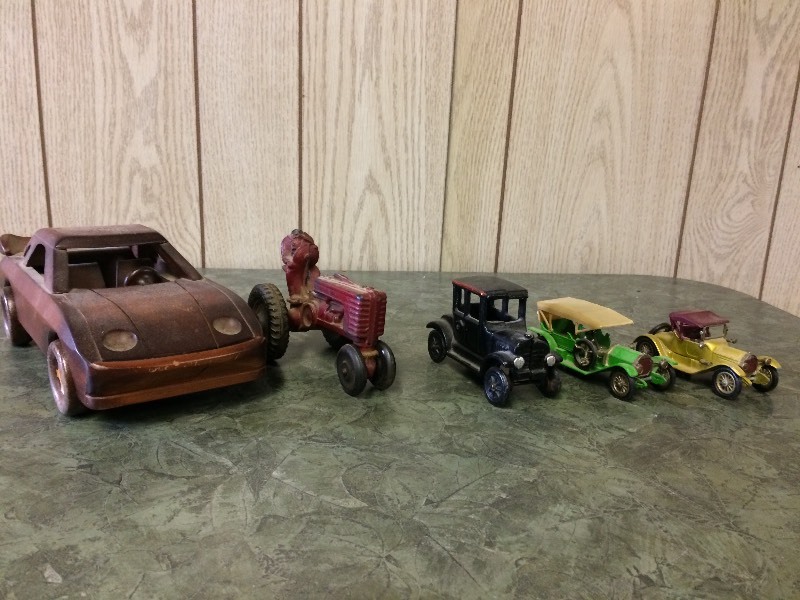 lot 74 image: 5 TOY CARS