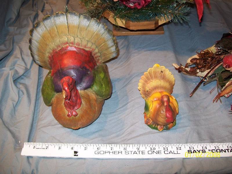 lot 33 image: Fall Holiday Craft Items with 2 Turkeys & Large Wooden Center Piece & Floral Cornucopia