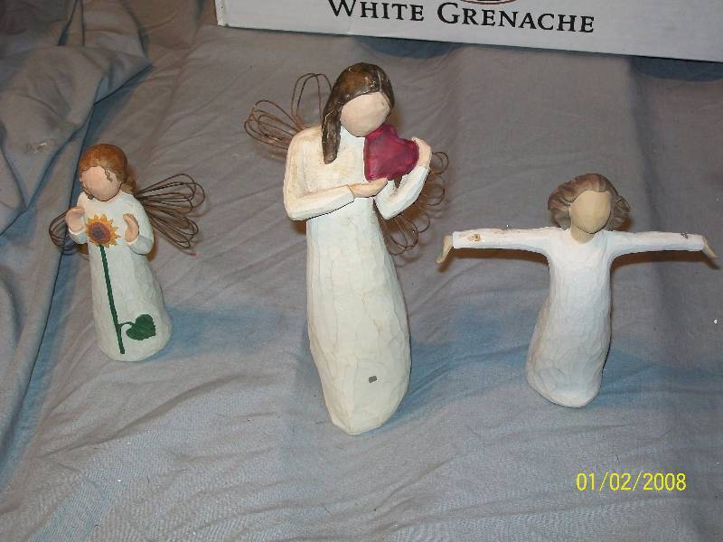 lot 36 image: 5 FigurineStatues Celebrating Women. 3- Willow Tree Demdaco Susan Lordi 1- Avon 1- Unknown Wooden Maker