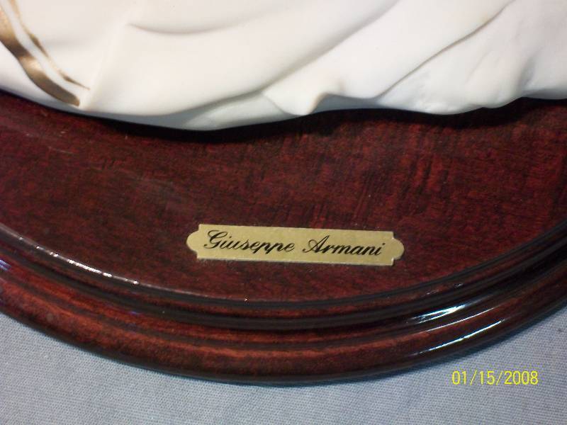 lot 5 image: GIUSEPPE ARMANI ABIDING LOVE 12-12 Signed Collector SculptureStatue Limited Edition Finely Detailed Art.