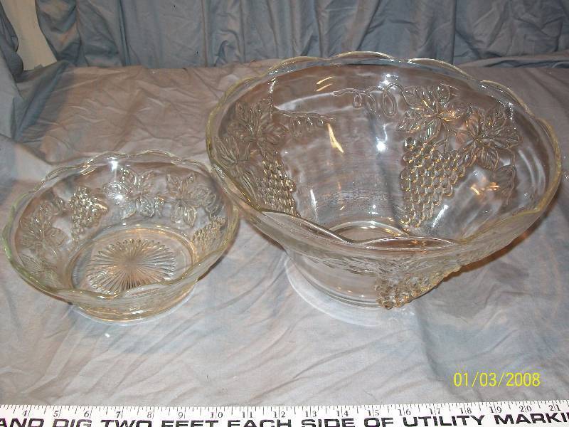 lot 61 image: 2 Piece Anchor Hocking Crystal Clear Glass Bowls with Grape Vines Design, Wide Scalloped Rim & Sunburst