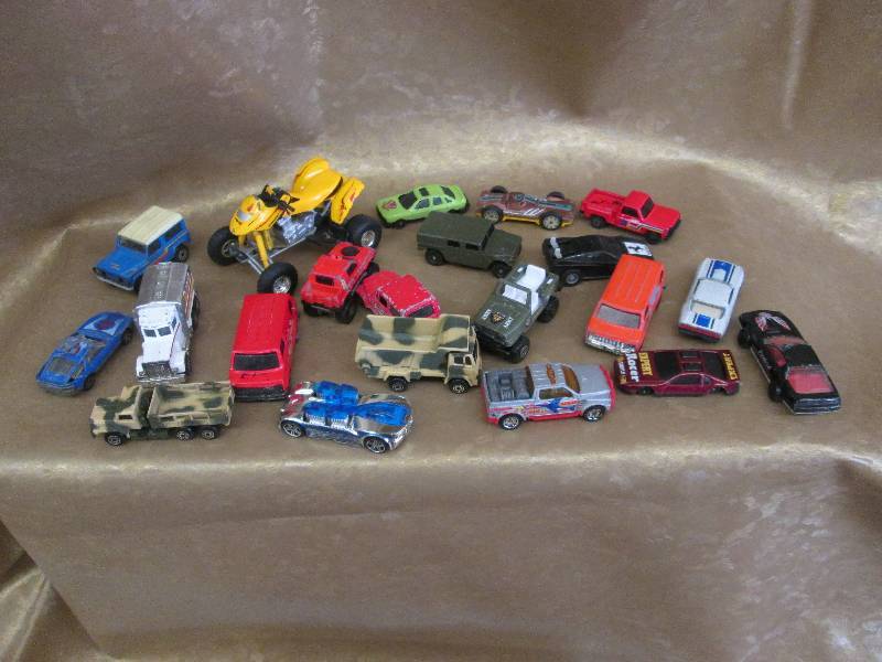 lot 1 image: Lot of Matchbox & Hotwheel Vehicles...