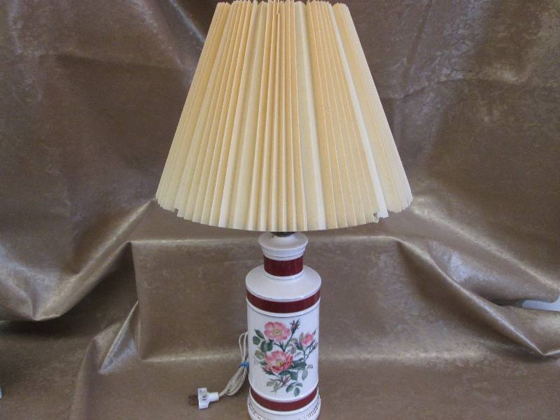 lot 16 image: Painted Lamp...