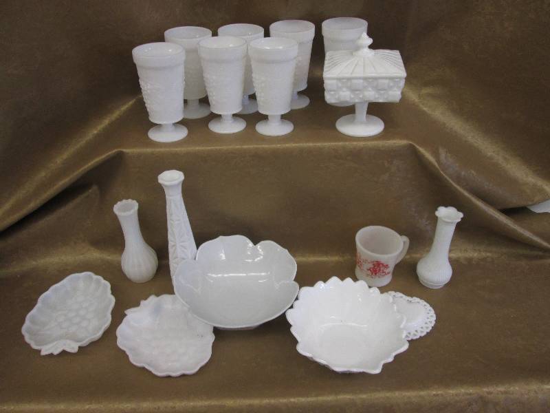 lot 41 image: Assorted White Glass Pieces 7 Stem...