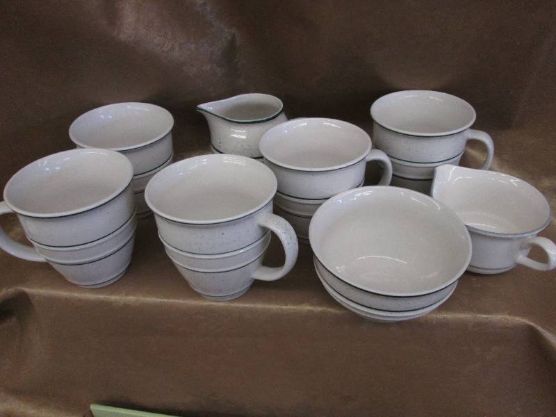 lot 47 image: Assorted Stoneware including 5 Larg...