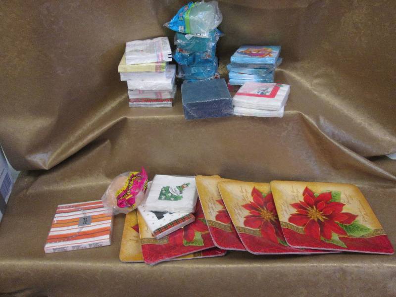 lot 48 image: 5 pks Holiday Plates, Crepe Paper S...