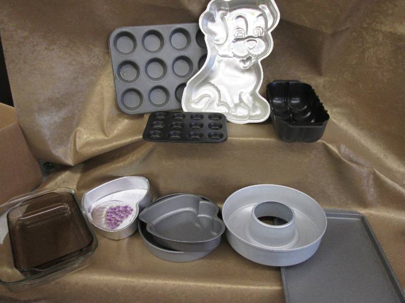 lot 54 image: Assorted Bakeware & Molds...