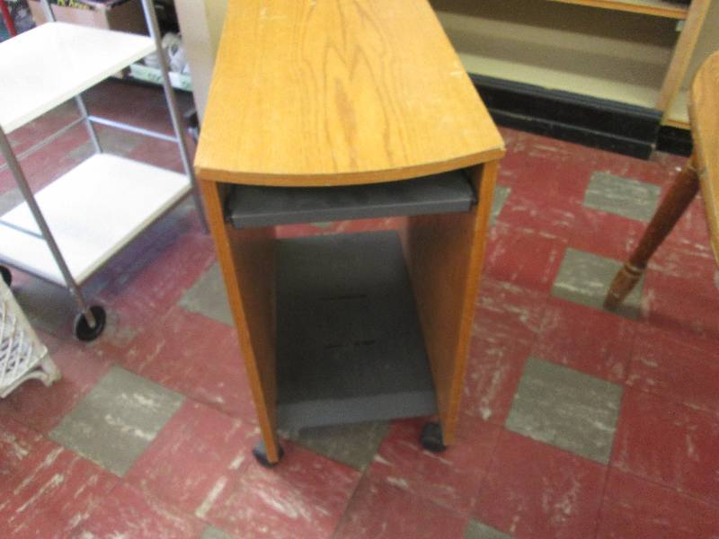 lot 71 image: Rolling Cart with Pullout...