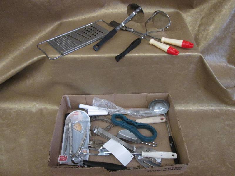 lot 74 image: Assorted Kitchen Gadgets & Utensils...