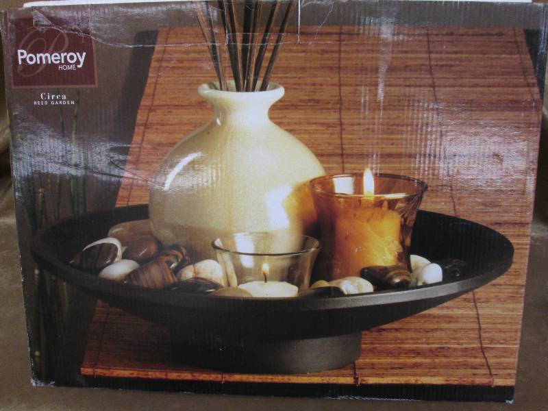 lot 92 image: Pomeroy Bath Dcor Set...