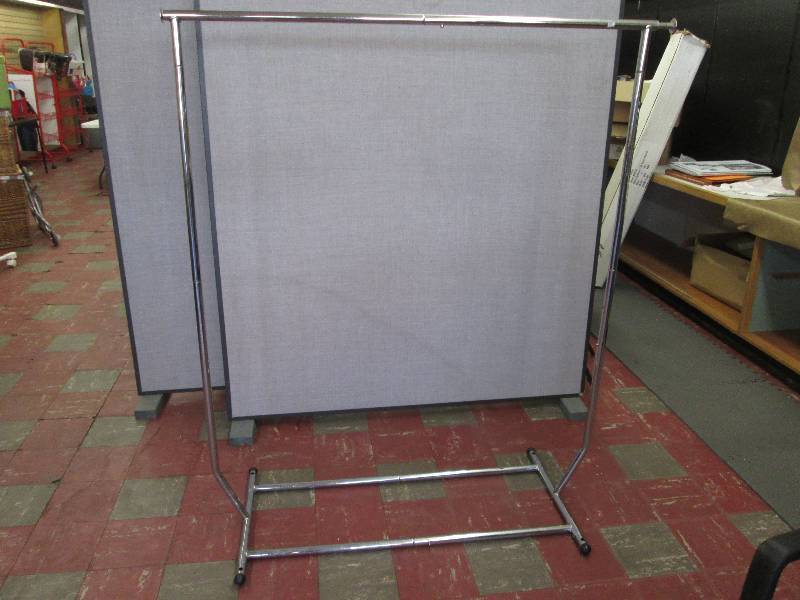 lot 104 image: Metal Clothes Rack...