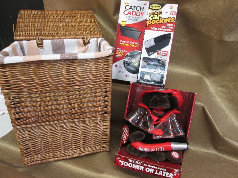 lot 109 image: Wicker Storage Piece, 2 Car Pocket ...