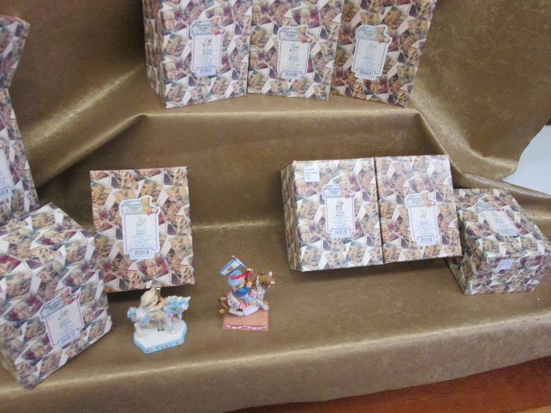 lot 117 image: Lot of 9 Cherished Teddies Carousel...