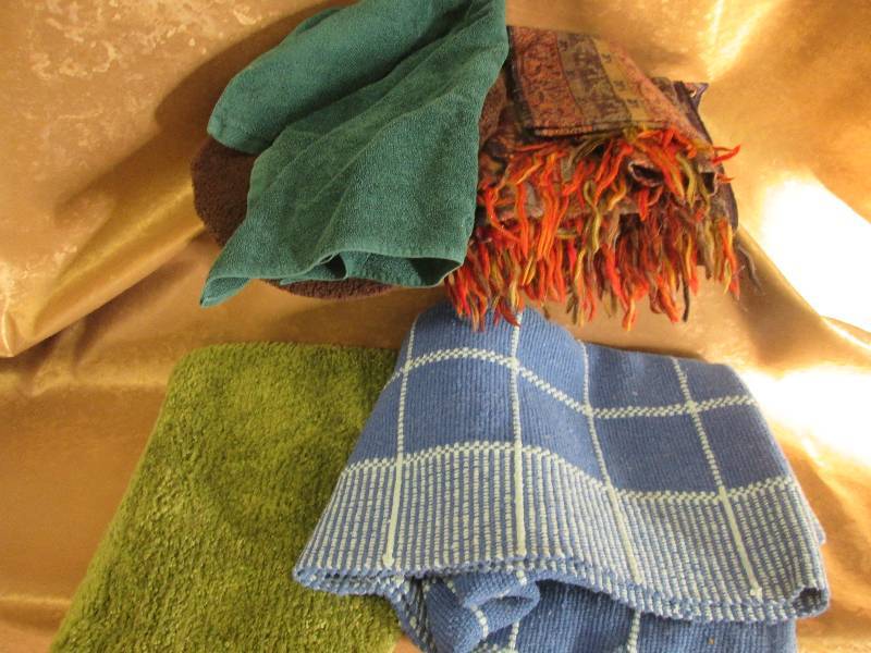 lot 145 image: Blanket, Rugs, Linens...