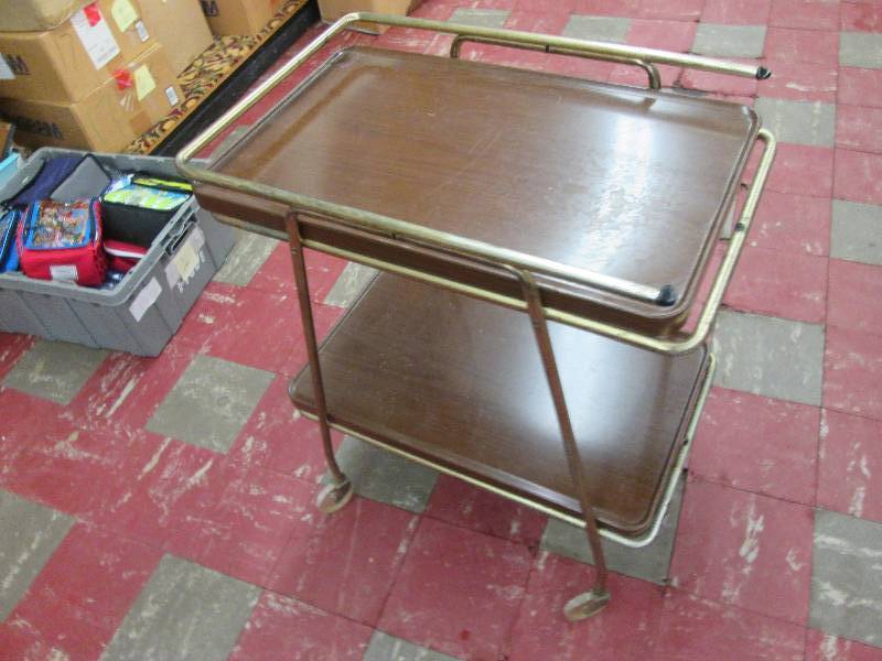 lot 147 image: 2 Tiered Metal Cart with Removalabl...
