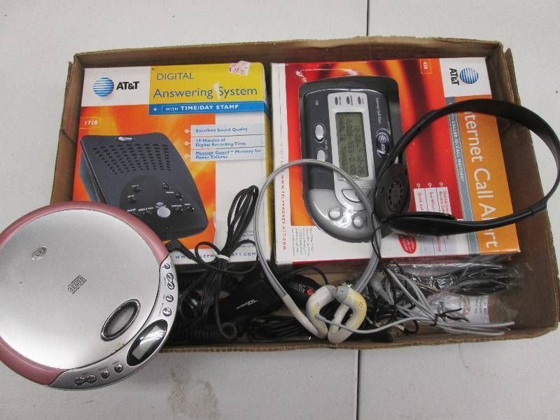 lot 158 image: Disc Player, Answering System, Inte...