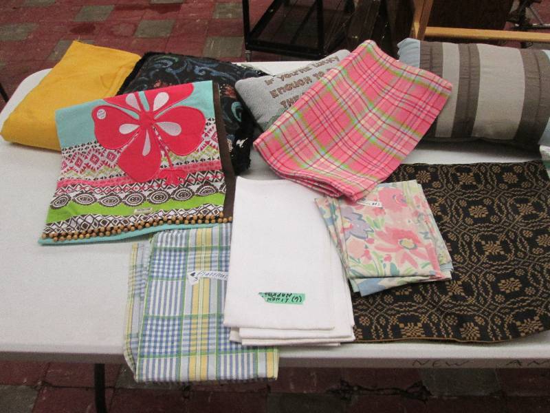 lot 169 image: Pillows, Napkins, Placemats, Table ...