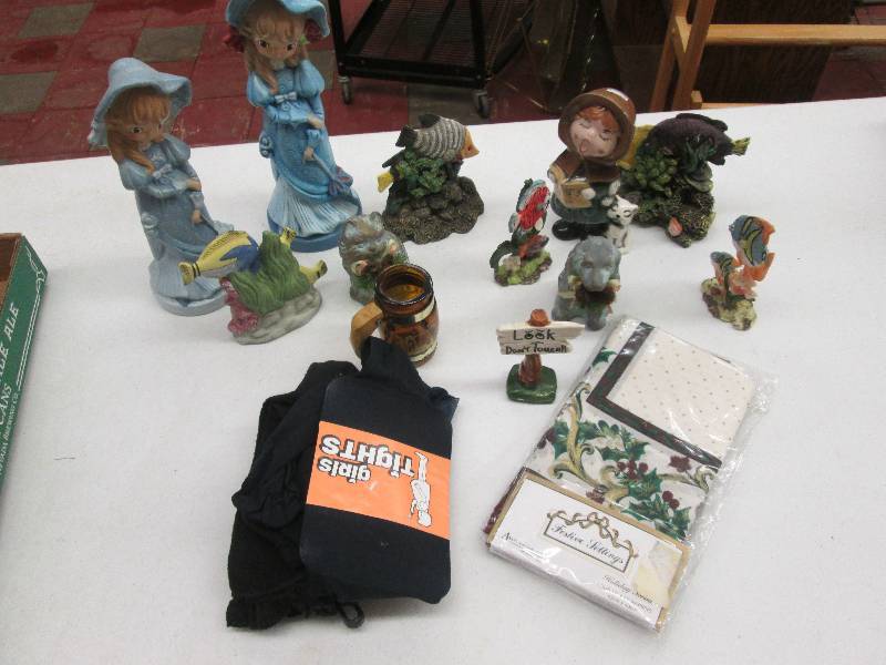 lot 170 image: Assorted Dcor Figurines, Tights, ...