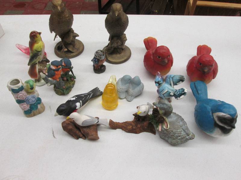 lot 173 image: Bird Dcor Figurines...