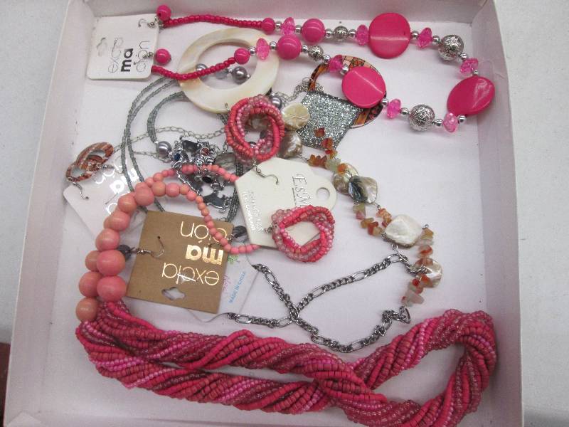 lot 177 image: Assorted Jewelry...