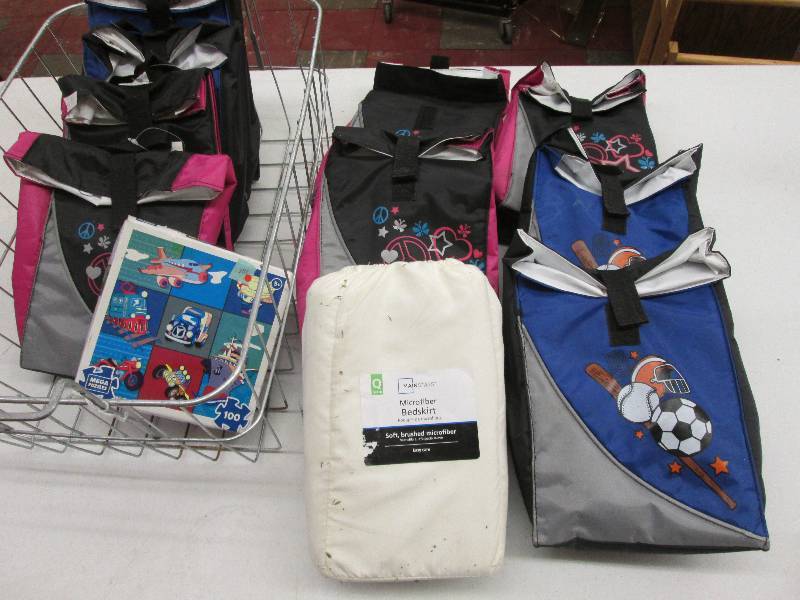 lot 183 image: 9 Lunch Bags,Puzzle, Bedskirt...