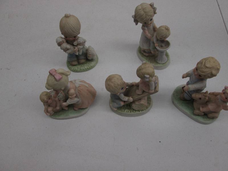 lot 191 image: Lot of 5 Children Figurine Collecti...