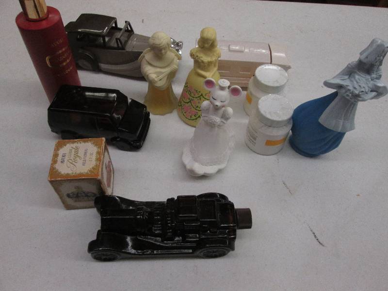 lot 199 image: Avon Collectibles...
