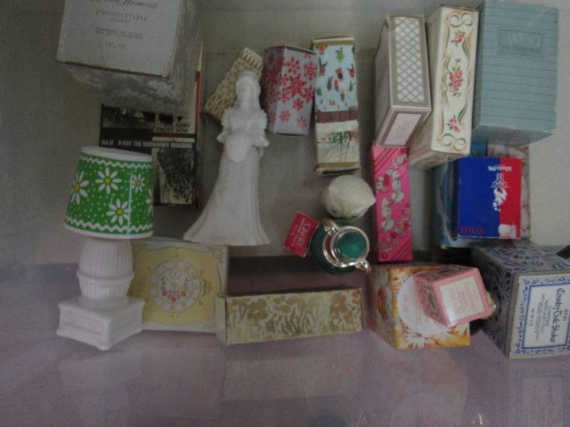 lot 200 image: More Avon Collectibles...