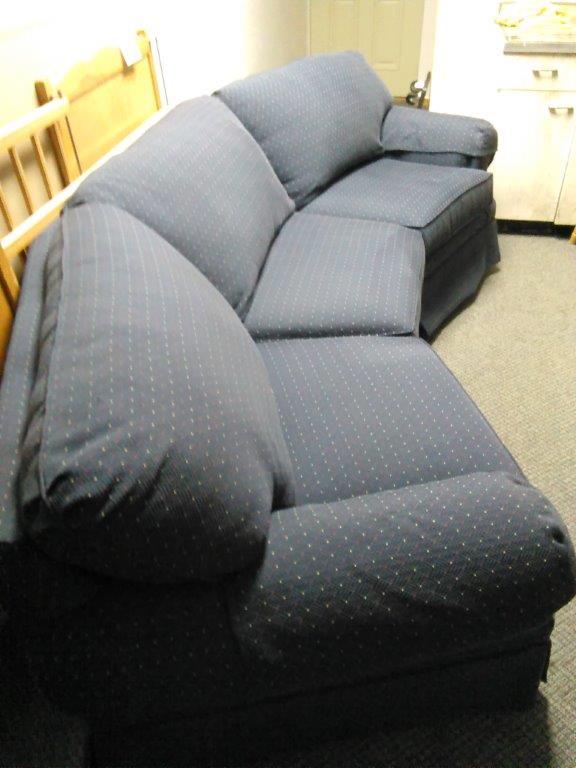lot 6 image: Flex Steel Sofa couch or davenport, 9.5 long