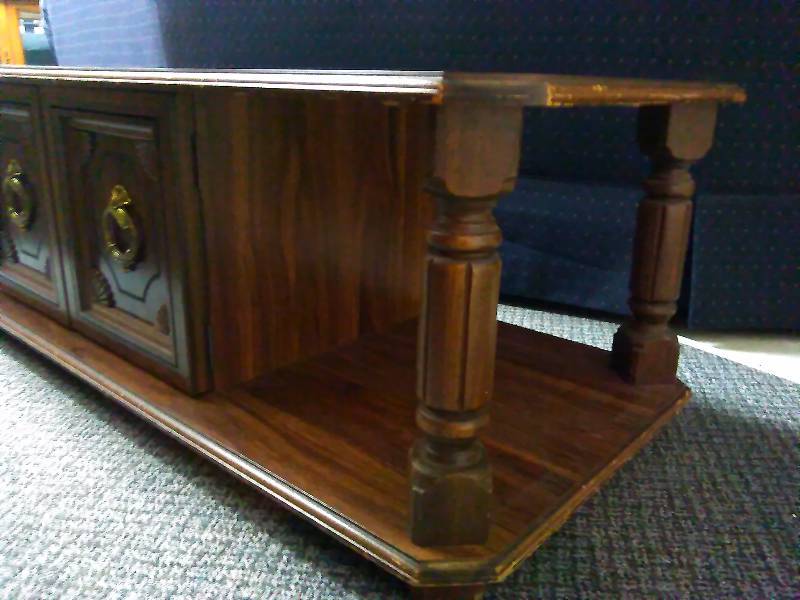 lot 10 image: Large Coffee Table, with storage